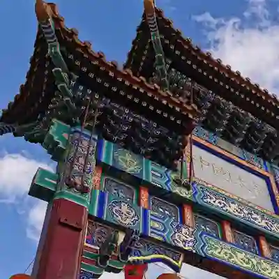 Ornate Chinese gate with Qing Dynasty motifs.