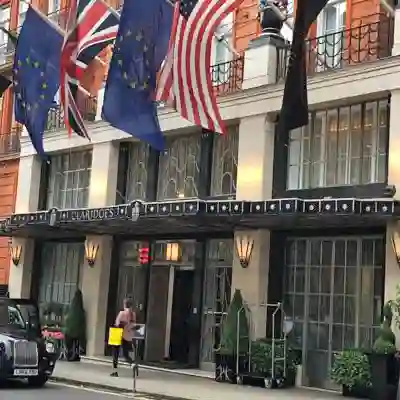 Front of the hotel with black London Taxi.