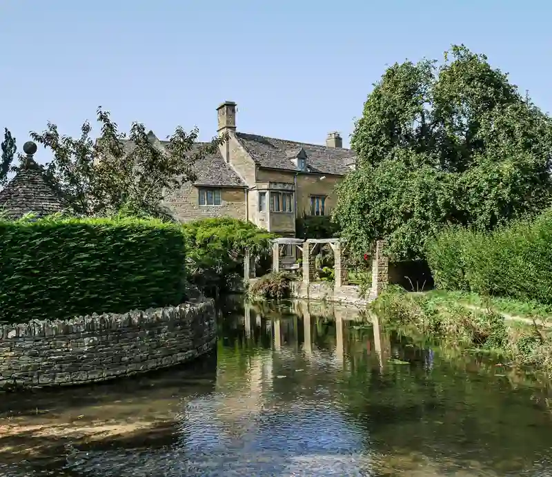 The Cotswolds Picturesque cottage on the river.