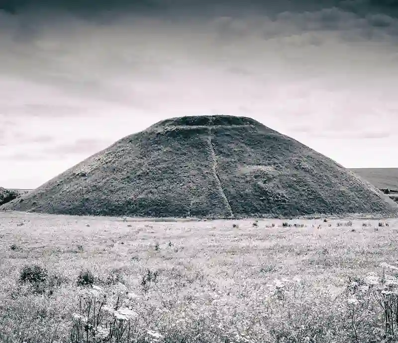 The giant Neolithic mound in the landscape.