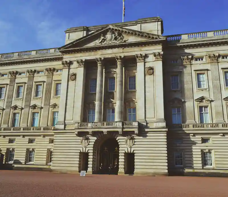 Buckingham Palace The columns at the front of the building.