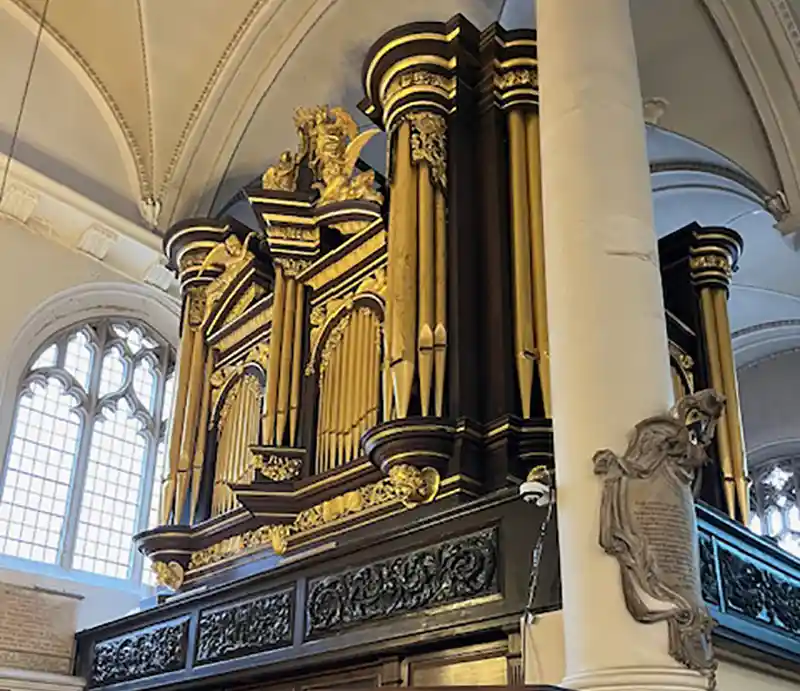 Ornate gold coloured pipes with carved oak.