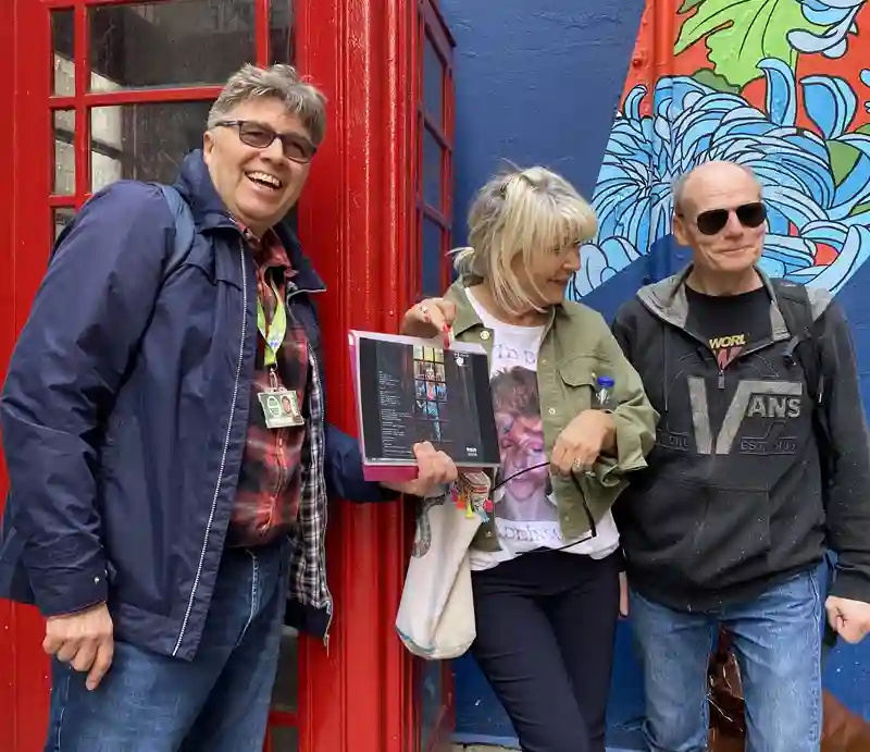 Telephone Box Rob Woodford with two guests on Bowie tour.