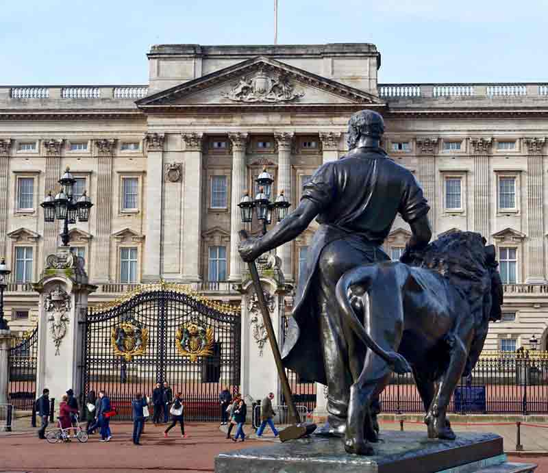 Buckingham Palace Tour Front of the building from The Queen Victoria Memorial.